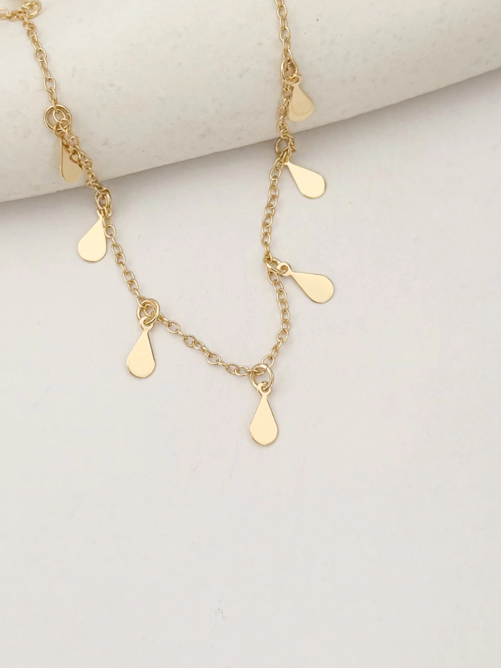 Choker gotinhas