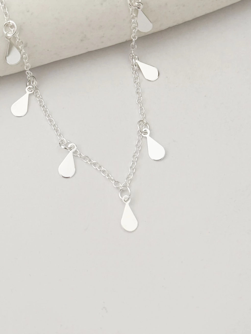 Choker gotinhas